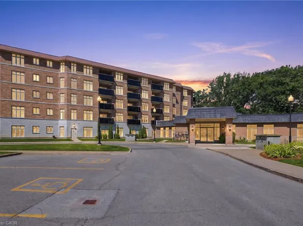 8111 Forest Glen Dr #521, Niagara Falls, ON L2H 2Y7