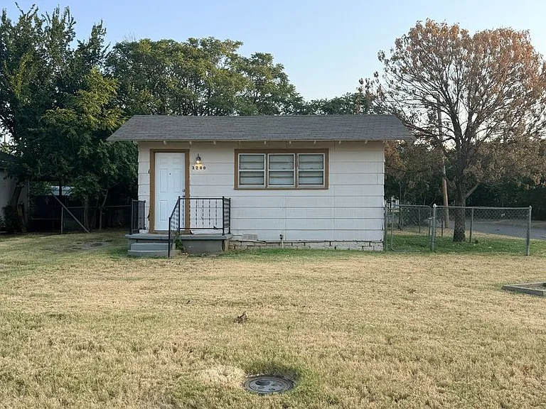 3200 Avenue R — Photo 2