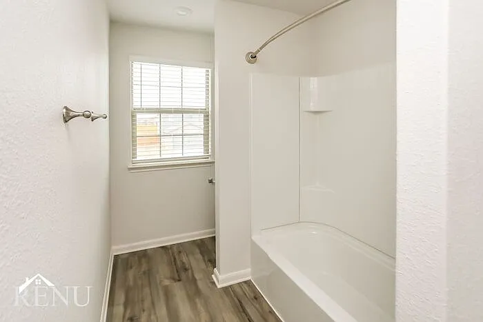 2016 Hialeah Dr — Photo 10