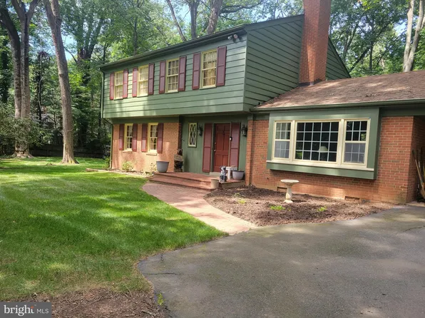 2402 Beekay Ct, Vienna, VA 22181