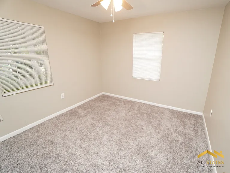 2808 Southwood Dr — Photo 12