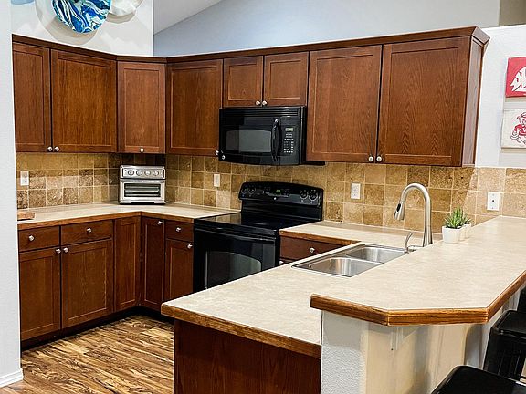5th image of 1802 Crab Apple Cir