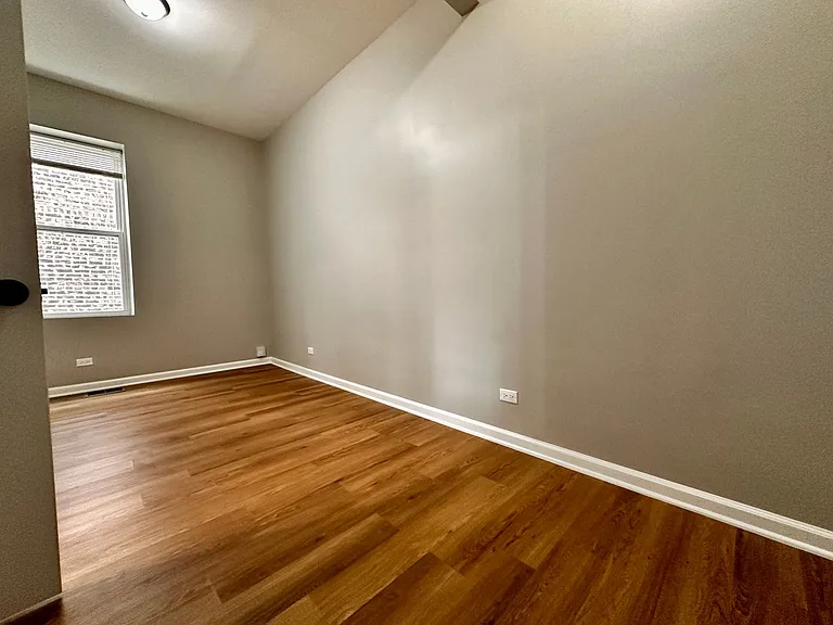 Amazing 4-bed Duplex by UIC — Photo 25