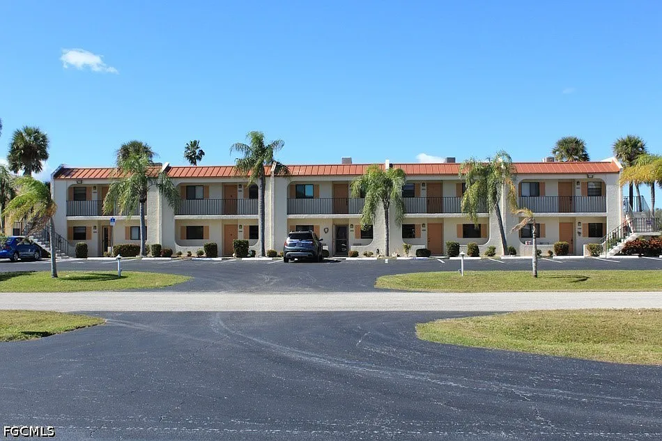 2 bed, 2.0 bath, 892 sqft, $1,700 — Photo 2