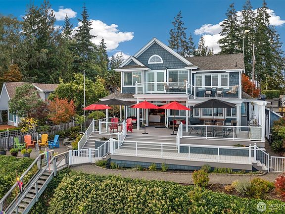 Magnificent Cape Cod style home in desirable Vineyard Cove.>