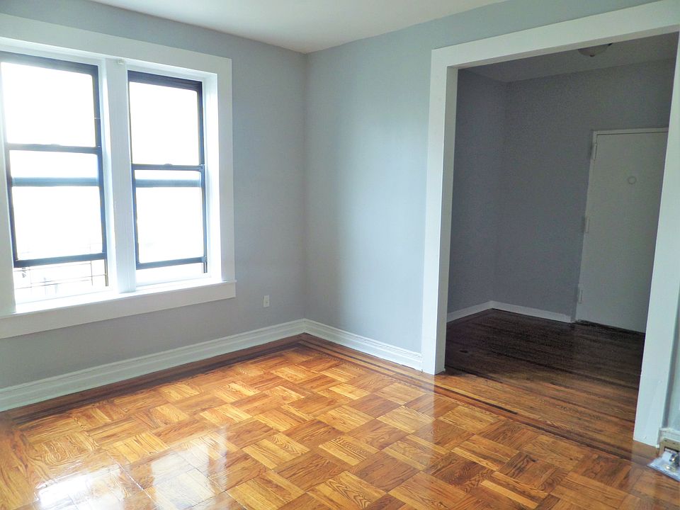 1st image of 542 Parkside Ave