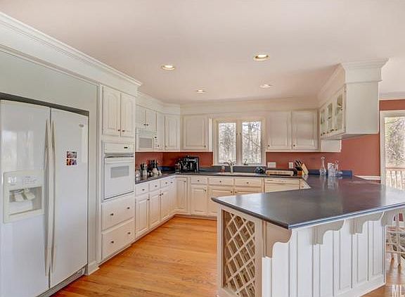3rd image of 163 Woodstream Cir