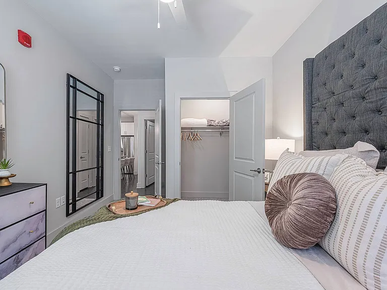 Capital Collective Luxury Apartments — Photo 30