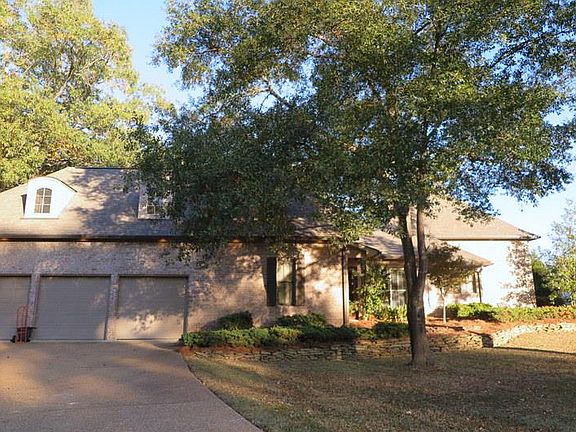 3rd image of 107 Wildwood Dr
