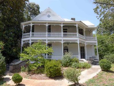 201 Gaines St, Central, SC, 29630