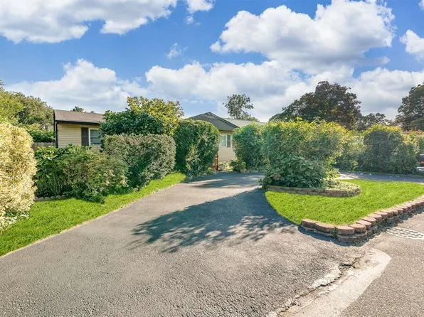 40 Adobe Drive, Shirley, NY 11967