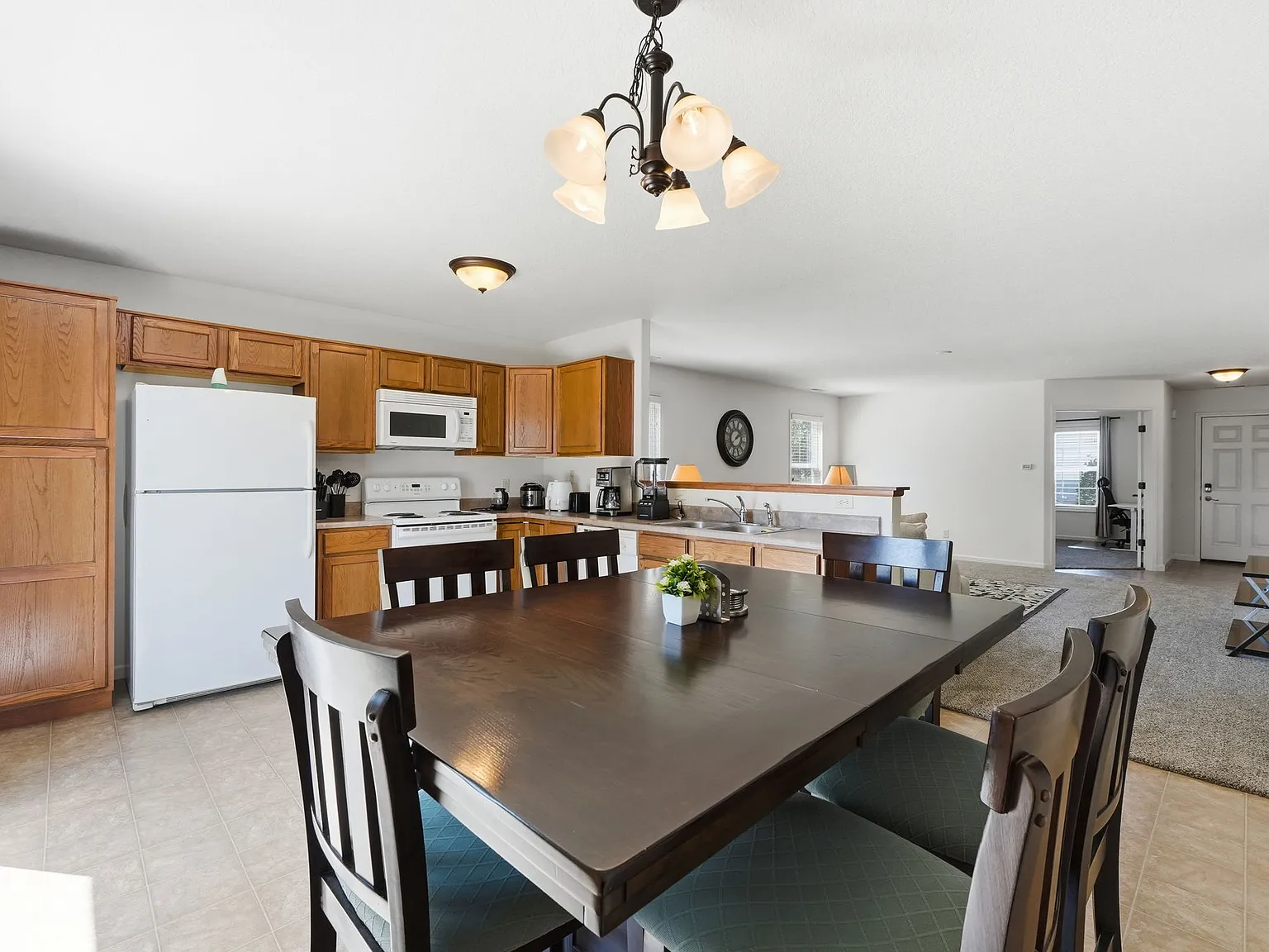 4 bed, 1531 sqft, $3,699 — Photo 4