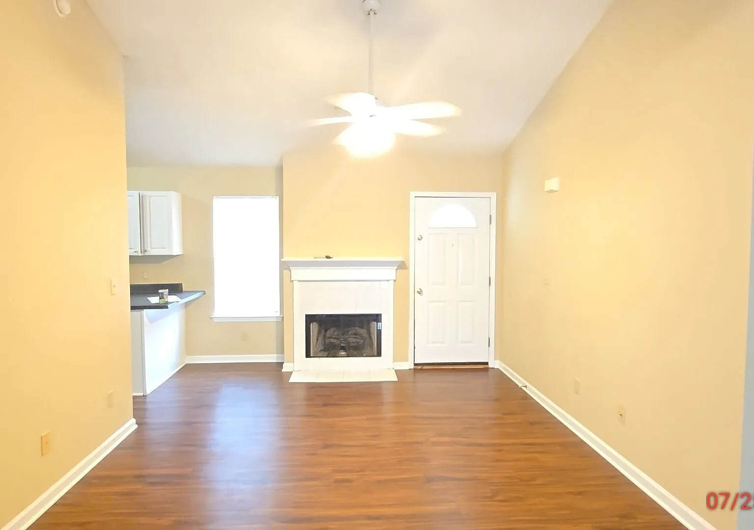3 bed, 2.0 bath, 1113 sqft, $1,600 — Photo 2