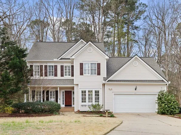 221 Highland Springs Ln, Holly Springs, NC 27540