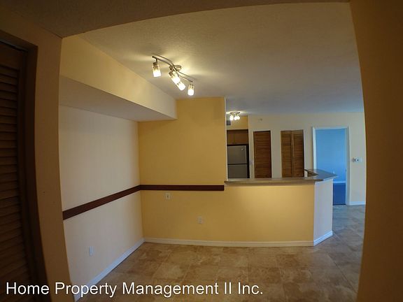 3rd image of 1302 Villa Cir