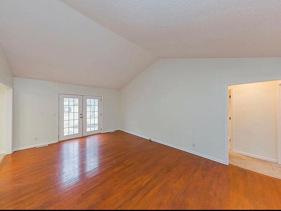 5th image of 825 Beech Bend Dr