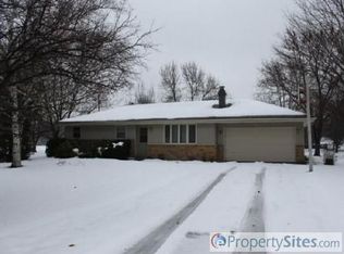 942 Candy Ln, Machesney Park, IL 61115