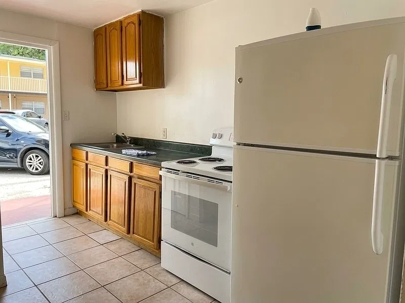 2 bed, 1.0 bath, $980 — Photo 4