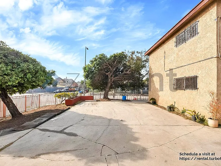 2458 S Normandie Ave #2 — Photo 17