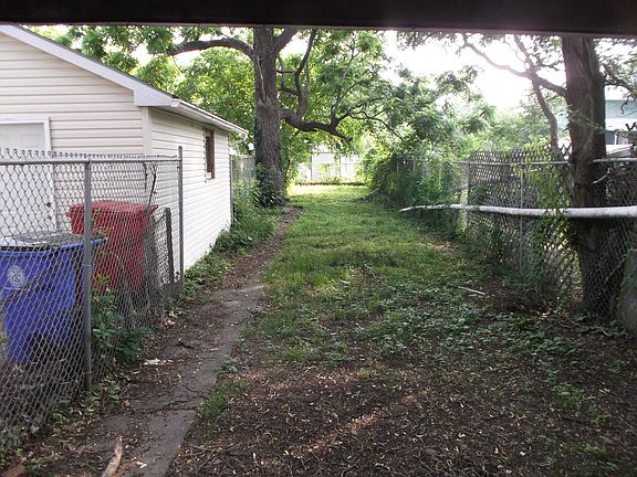 Rear fenced yard