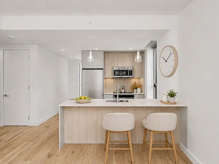 130 2nd St #8K — Photo 3