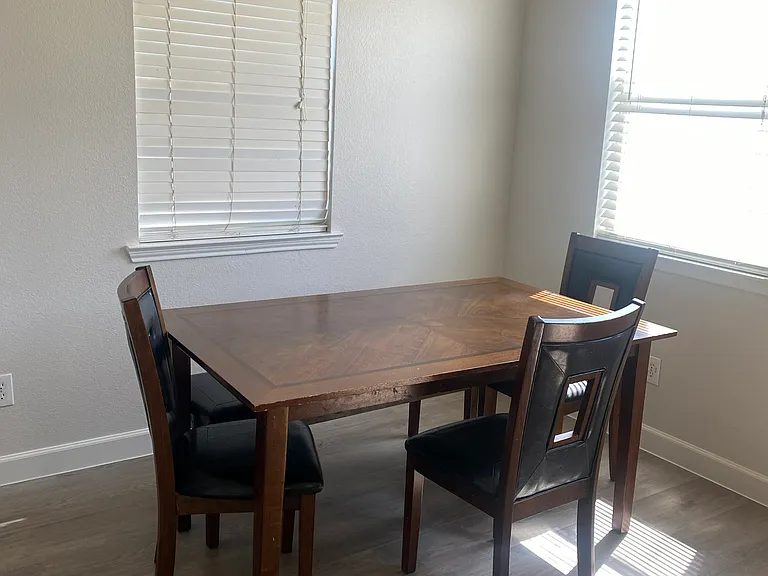 1916 Silver Leaf Dr — Photo 3