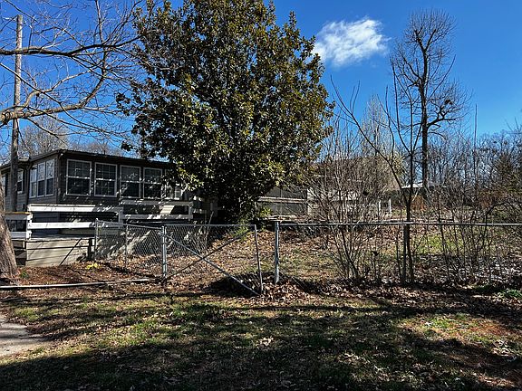 5th image of 33 Westwood Dr