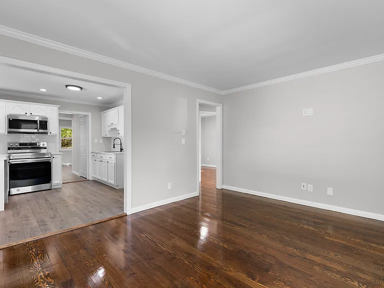 210 Handel Rd — Photo 5