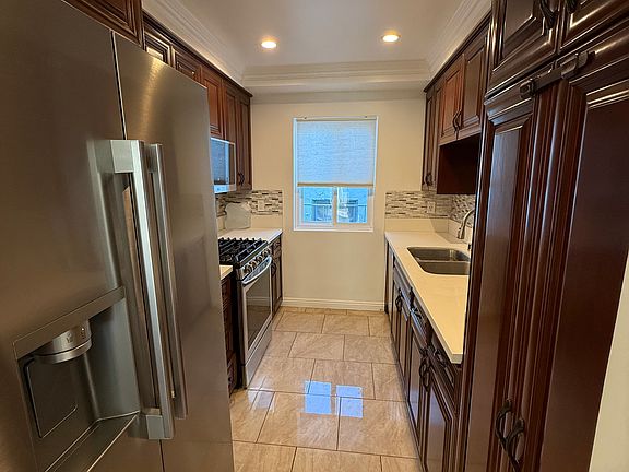 5th image of 569 E Tujunga Ave APT G