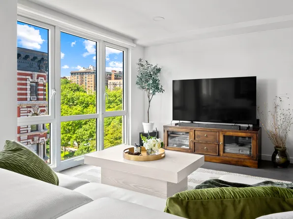 371 West 123rd Street 8A image 3 of 11