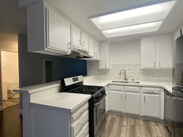 1429 E Florida St — Photo 6