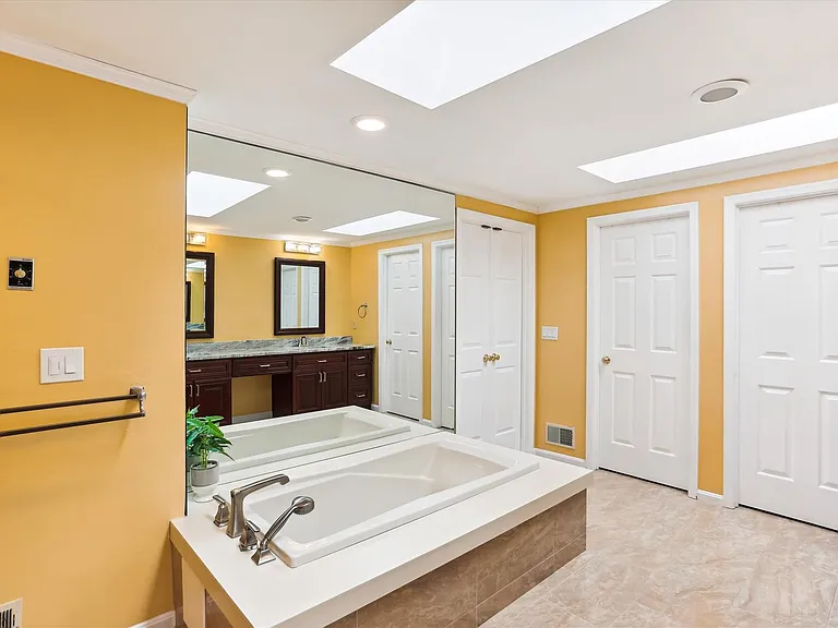 15237 Jones Ln — Photo 28