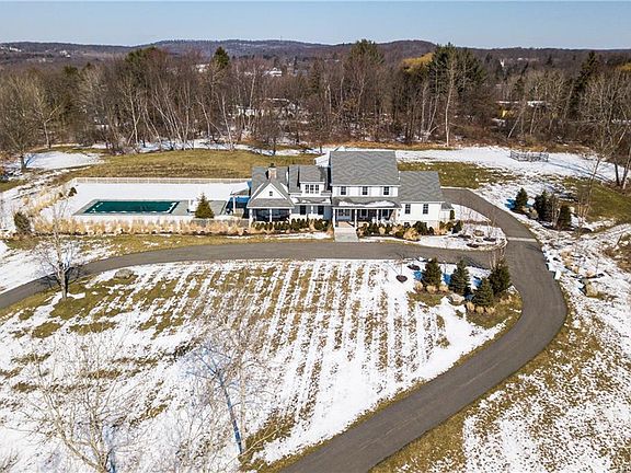 3rd image of 15 Willow Pond Ln