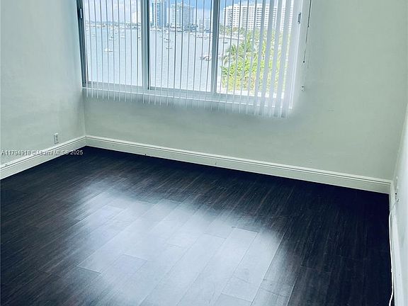 5th image of 1000 West Ave #5552