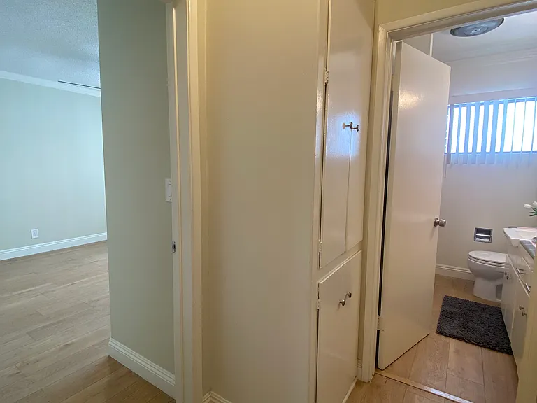 122 N Wetherly Dr #5 — Photo 22