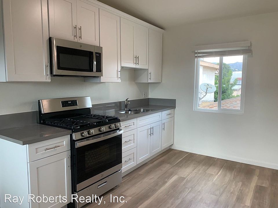 1st image of 1236 N Westmoreland Ave #8
