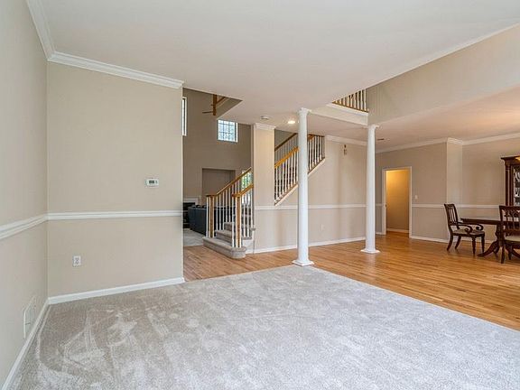 4th image of 16 Brittany Ln