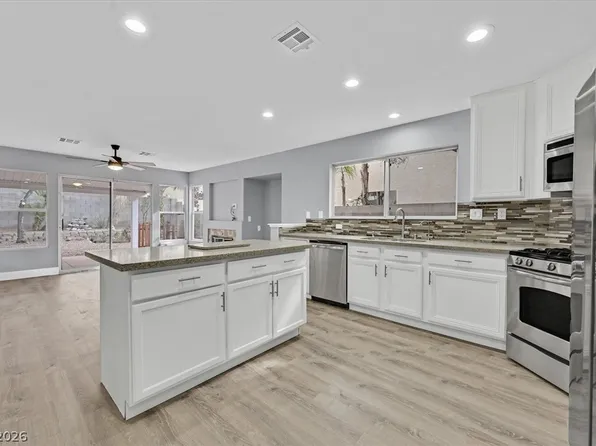 8946 Libertyvale Dr, Las Vegas, NV 89123