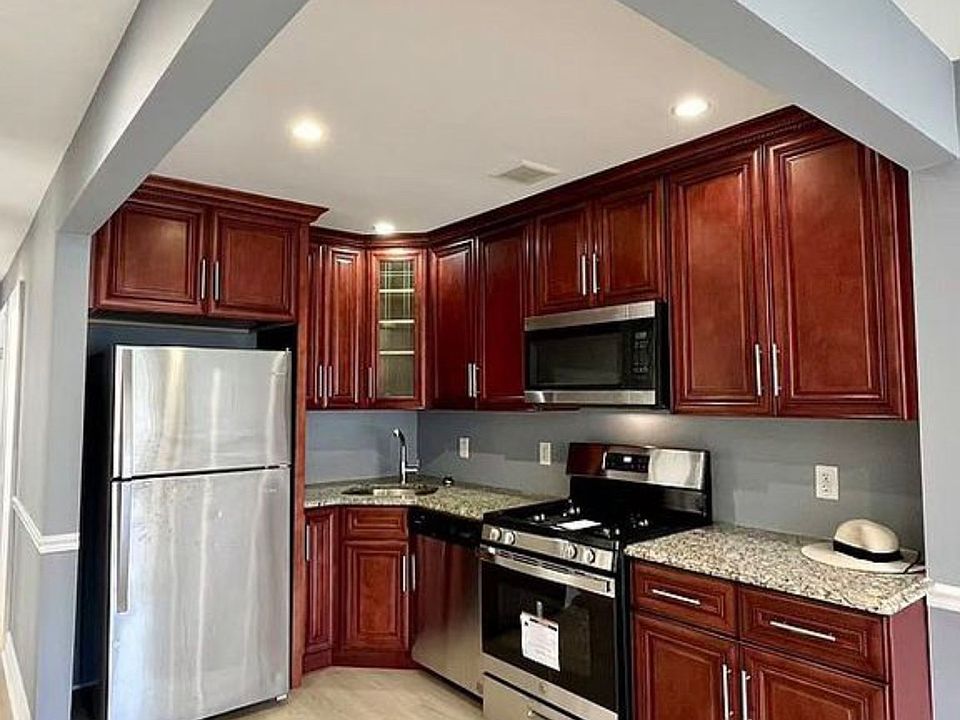 1st image of 819 Hollywood Ave #3