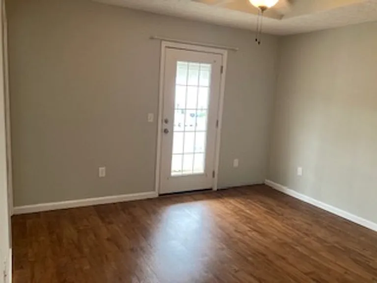2601 Avondale Ct — Photo 8