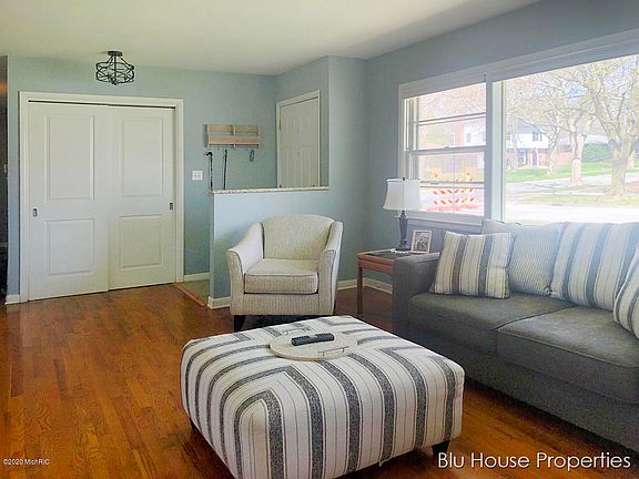 4th image of 1709 Lotus Ave SE