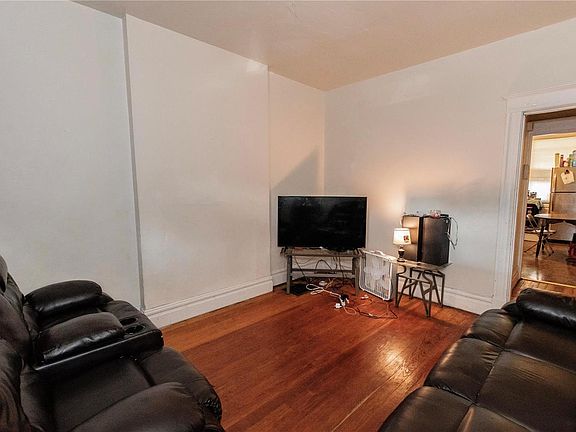 4th image of 3147 Keokuk St