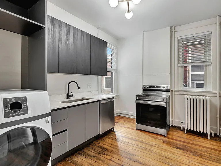 35 E 8th St #B — Photo 6