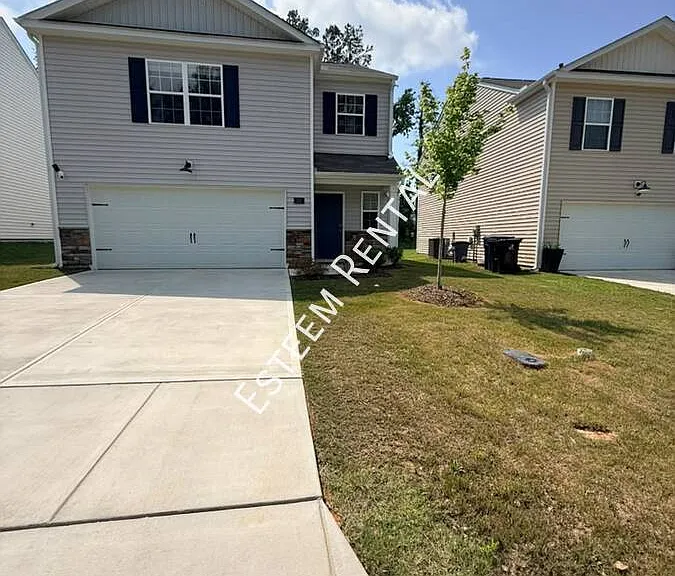 135 Palm Dr — Photo 1