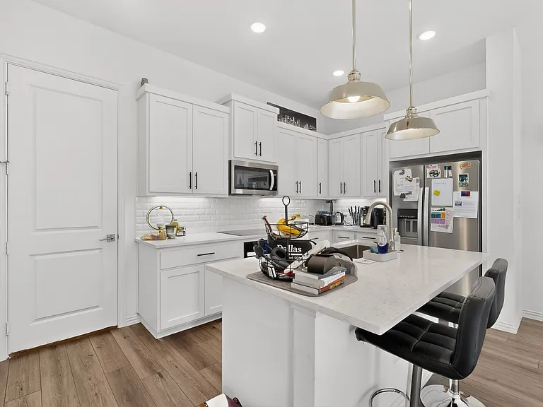 7546 Edgeware Rd — Photo 4