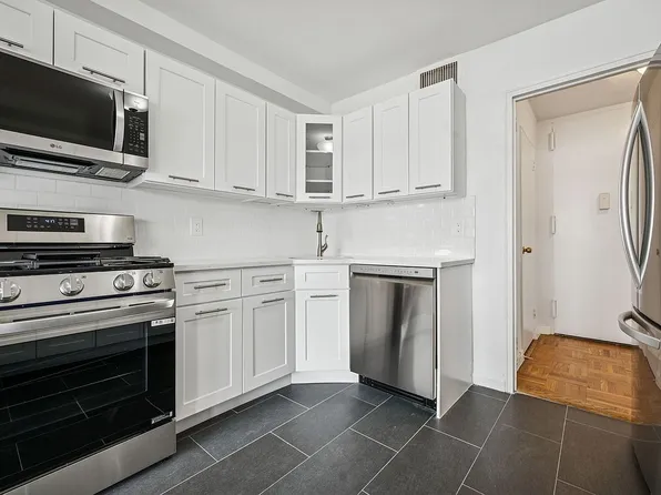 166-25 Powells Cove Blvd #8J, Queens, NY 11357