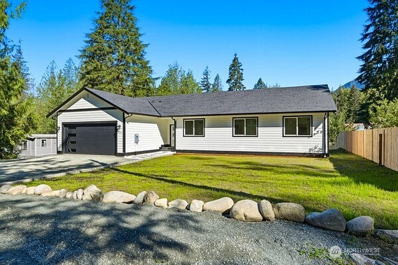 3rd image of 44421 Pine Road