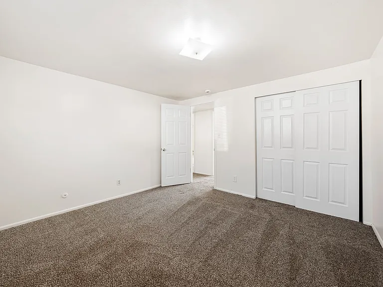 255 E 500 N — Photo 14