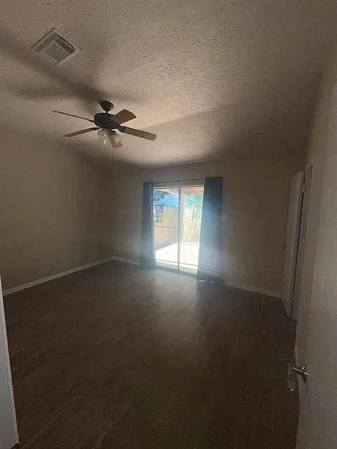 2 bed, 1.0 bath, 1018 sqft, $1,300 — Photo 3
