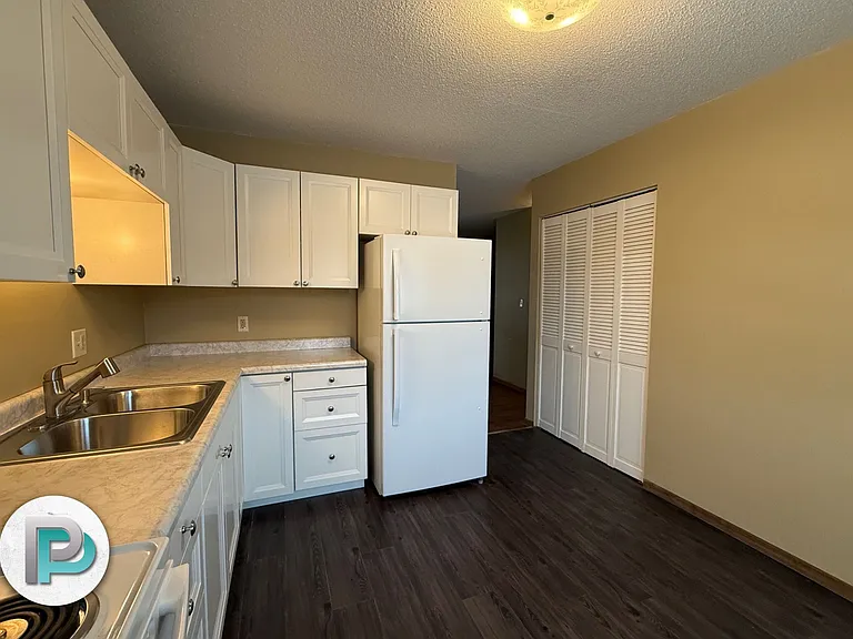 704 Larch St #11 — Photo 9
